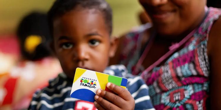 Caixa começa a pagar Bolsa Família de fevereiro; confira calendário