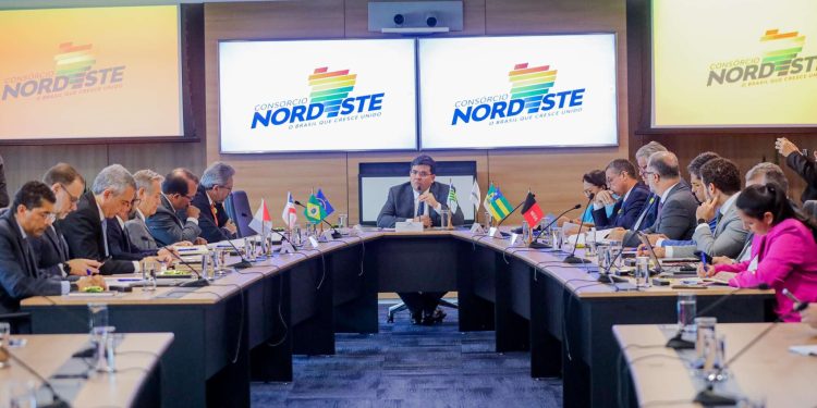 Elmano de Freitas participa de Assembleia do Consórcio Nordeste e reforça prioridades para 2025