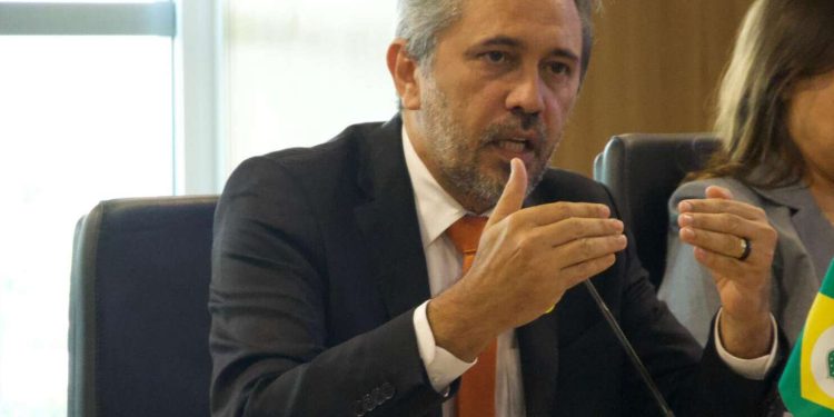 Elmano de Freitas participa de Assembleia do Consórcio Nordeste e reforça prioridades para 2025