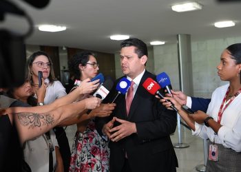 Presidente do Senado, Davi Alcolumbre, durante entrevista coletiva (Foto: Jonas Pereira/Agência Senado)