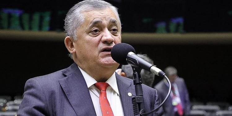 Camilo Santana sinaliza apoio a José Guimarães para o Senado em 2026