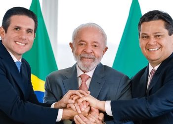 Hugo Motta, Lula e Davi Alcolumbre durante encontro no Palácio do Planalto (Foto: Ricardo Stuckert/PR)