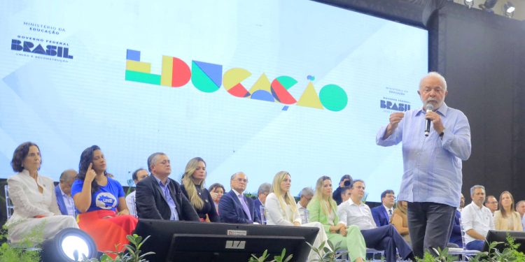 Visita de Lula ao Ceará é adiada, anuncia Elmano de Freitas