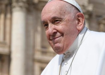 Papa Francisco apresenta melhora e tem insuficiência renal resolvida, diz Vaticano