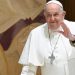 Papa Francisco sofre crise respiratória enquanto se recupera de pneumonia dupla