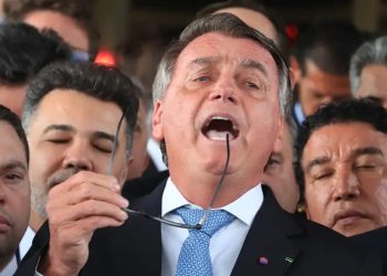 Ex-presidente Jair Bolsonaro durante declaração a imprensa após virar réu no STF (Foto: Lula Marques/Agência Brasil)