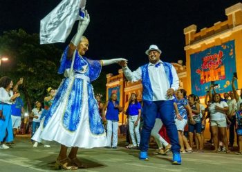 Dona Lurdinha foi homenageada este ano no carnaval do Crato (Foto: Reprodução)