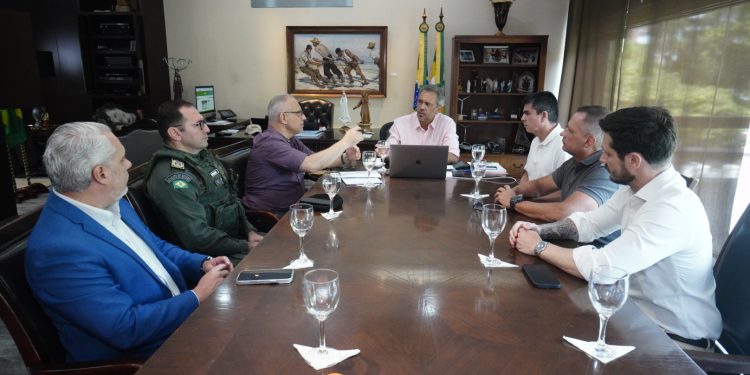 Elmano de Freitas anuncia criação de grupo especial para investigar ataques a empresas de internet