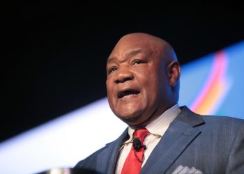 🥊 Morre George Foreman, lenda do boxe, aos 76 anos