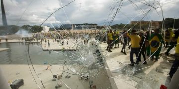 Manifestantes invadem Congresso, STF e Palácio do Planalto em 8 de janeiro de 2023 (Foto: Joédson Alves/Agencia Brasil)