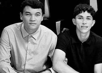 Luciano (à direita) tentou resgatar Felipe (à esquerda) após queda de mureta (Foto: Arquivo pessoal)