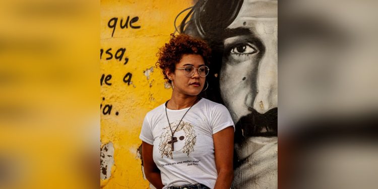 Escritora cratense busca apoio para publicação do seu primeiro livro de poesia