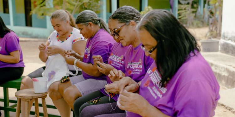 Projeto Eco Costuras promove intercâmbio com grupo de artesãs da Chapada do Baixio, no Crato