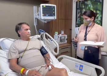 Após 'live' no quarto de UTI, oficial de Justiça intima Bolsonaro no hospital (Foto: Reprodução)