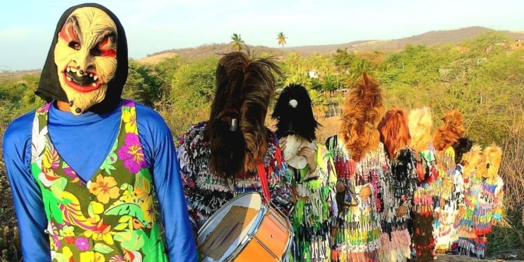 Festejos populares animam o Caminhos do Horto neste sábado com teatro, caretas e Malhação de Judas