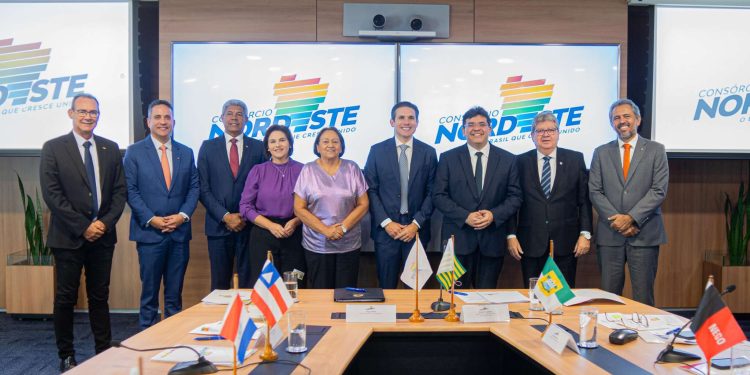 Em Brasília, Elmano participa de reunião do Consórcio Nordeste e busca novos investimentos para o Ceará