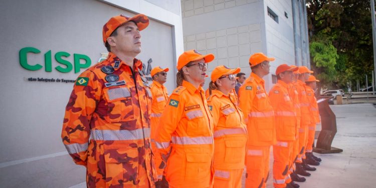 Governo do Ceará anuncia concurso para Bombeiros com 450 vagas e salário de quase R$ 6 mil