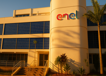 Enel Ceará é multada em R$ 28,7 milhões por demora em atendimentos