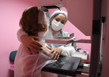 Mamografia detecta alterações não palpáveis, possibilitando diagnóstico precoce e maiores chances de cura (Foto: Arquivo/Sesa)