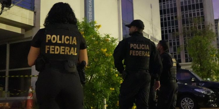 Fraude bilionária: Justiça afasta presidente do INSS em operação da PF contra descontos ilegais em aposentadorias