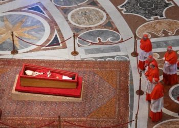 Último adeus a Francisco: corpo do Papa começa a ser velado na Basílica de São Pedro