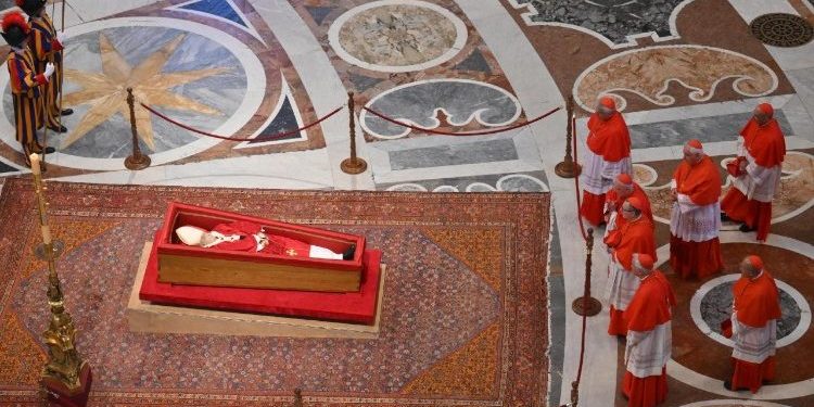 Último adeus a Francisco: corpo do Papa começa a ser velado na Basílica de São Pedro