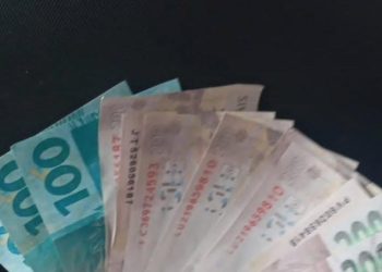 Segundo a Guarda Civil Metropolitana de Juazeiro do Norte, Mikelly Bispo Fernandes estava sob a posse de três cédulas falsificadas de R$ 100 e nove de R$ 200 (Foto: Divulgação/Guarda Municipal)