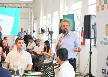 “Café com o governador”: Elmano de Freitas se reúne com a imprensa do Cariri e ressalta investimentos na região