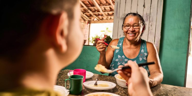 Ceará reduz taxa de extrema pobreza ao menor nível desde 2012 com políticas sociais ampliadas