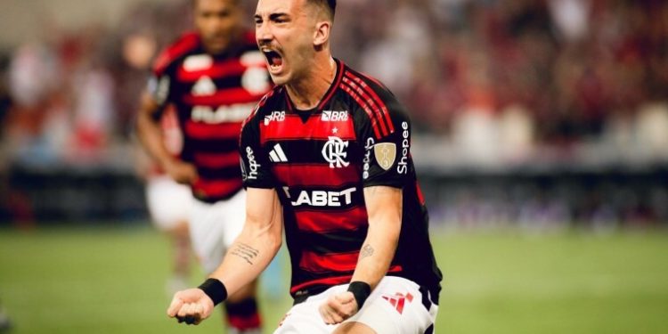 Flamengo vence LDU no Maracanã e se aproxima das oitavas da Libertadores