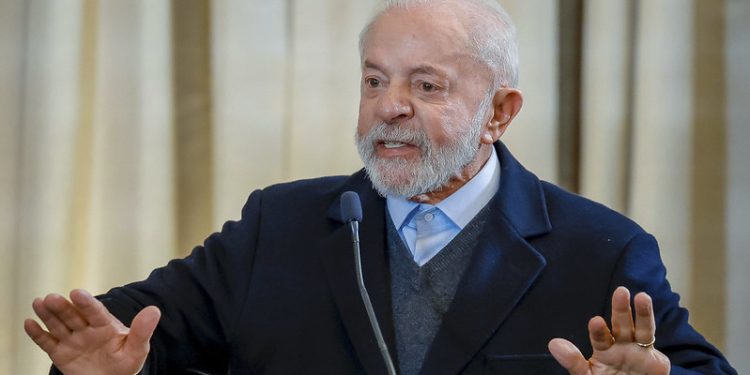Lula promete ressarcimento e punição a culpados por descontos irregulares em benefícios do INSS
