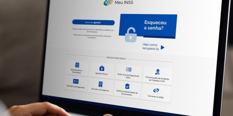 Fraude nos descontos do INSS: mais de 473 mil aposentados pedem ressarcimento no 1º dia de contestação