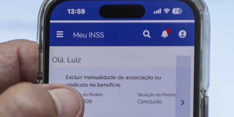 INSS começa a notificar 9 milhões de beneficiários sobre descontos indevidos em seus benefícios