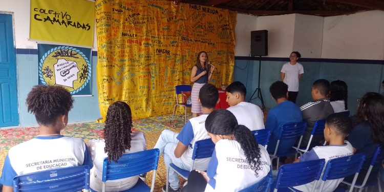Evento literário movimenta escola pública em Crato com literatura, rima e arte popular