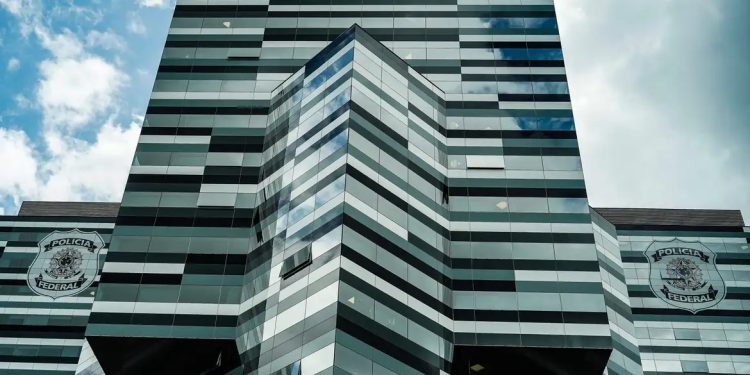 Polícia Federal lança novo concurso com mil vagas e salários de até R$ 26,8 mil