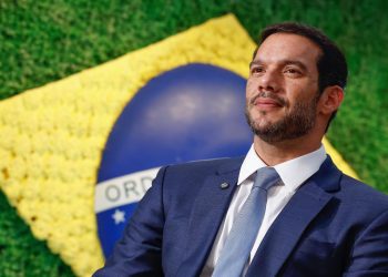 Samir Xaud é eleito novo presidente da CBF em meio a boicote de clubes e polêmica judicial