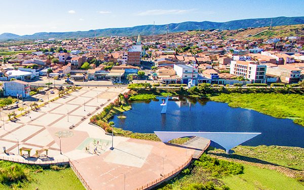 MPCE pede anulação de contratos milionários sem licitação em Várzea Alegre