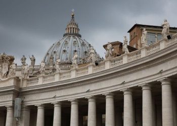 Conclave começa nesta quarta e pode eleger papa francês, africano, asiático ou até brasileiro