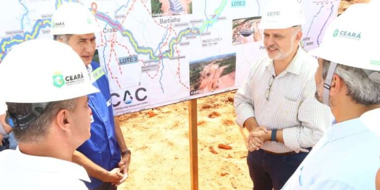 Cinturão das Águas do Ceará deve beneficiar 800 mil pessoas até 2026, diz Elmano