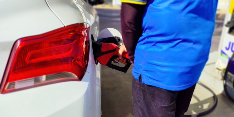 Combustíveis no Ceará: Gasolina recua R$ 0,09, mas Estado segue entre os mais caros do país