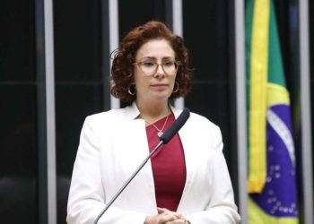 Moraes decreta prisão de Carla Zambelli; ministro aponta fuga para evitar cumprimento de pena
