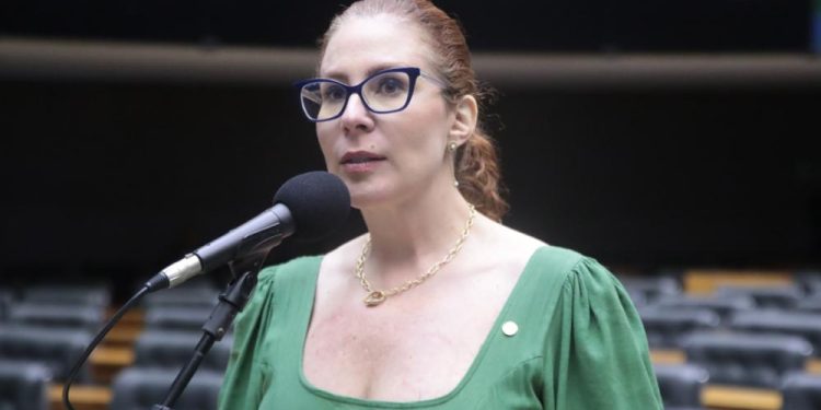 STF determina prisão definitiva de Carla Zambelli e inicia processo de extradição