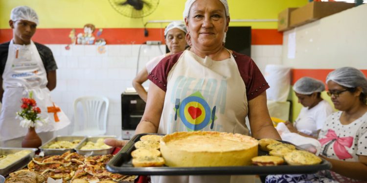 Mais de 3 mil beneficiários do Ceará Sem Fome conquistam emprego com carteira assinada