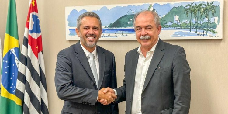 Elmano anuncia mais de R$ 360 milhões em investimentos do BNDES para obras de infraestrutura e mobilidade