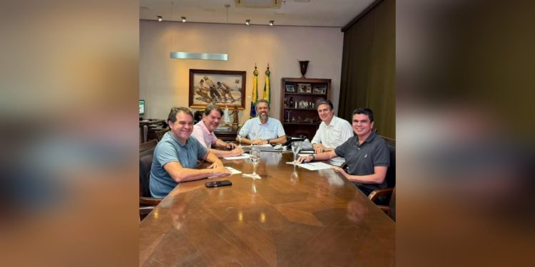 Encontro entre Elmano, Camilo Santana, Cid Gomes, Evandro Leitão e Chagas Vieira indica alinhamento da base governista e articulação para 2026