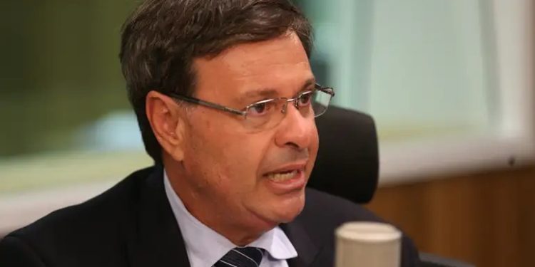 Ex-ministro do Turismo de Bolsonaro é preso pela PF por suspeita de fraude em passaporte para Mauro Cid