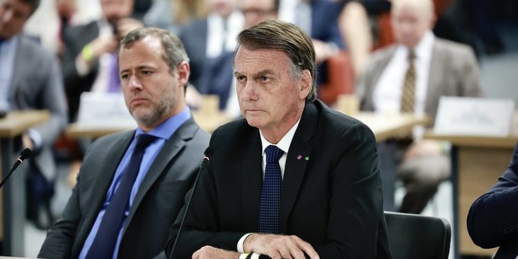 Bolsonaro presta depoimento ao STF sobre tentativa de golpe e nega intenção de romper com a Constituição