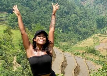 Brasileira que caiu em penhasco na Indonésia é encontrada morta após quatro dias de buscas