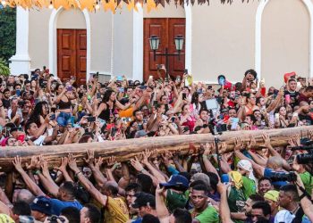 Tradição centenária movimenta o Cariri: Barbalha dá início à 97ª Festa do Pau da Bandeira