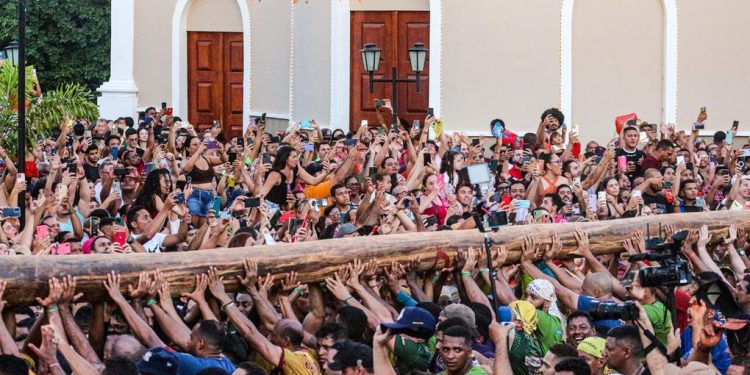 Tradição centenária movimenta o Cariri: Barbalha dá início à 97ª Festa do Pau da Bandeira